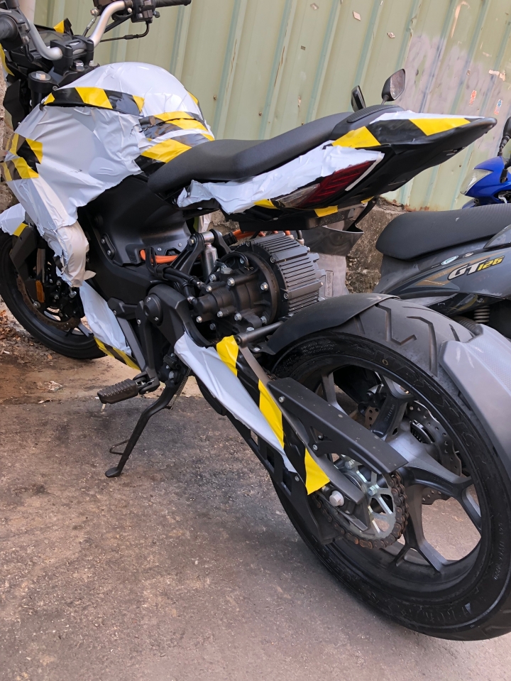 檔車外型的不知名的電動車