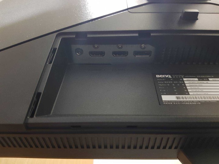 開箱一下新買的螢幕BenQ EX2710