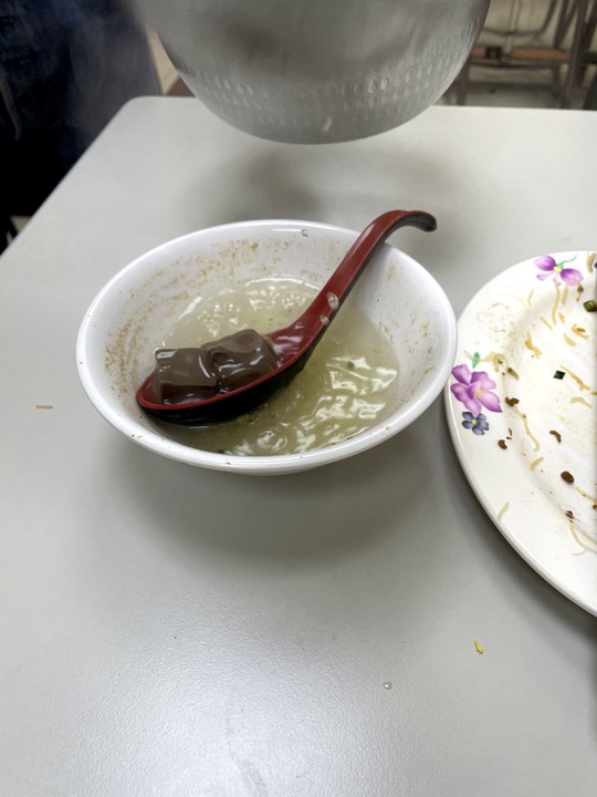 推薦:南京東路五段123巷古早味---豬血湯+炒麵