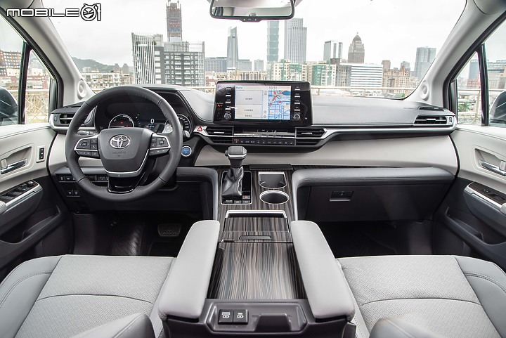 Toyota大改款Sienna鉑金版試駕|動感、舒適、智慧集於一身的超強MPV!