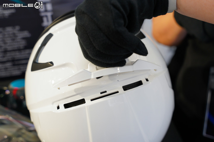 【採訪】IRIE Helmets 信義區快閃店 NOVA 新款變色安全帽限量登場！