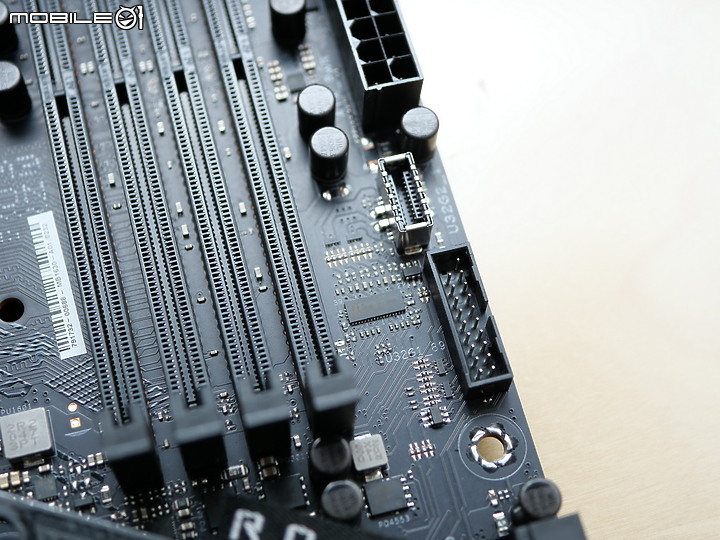 點我看大圖 新規導入用料升級 ROG STRIX Z590-F GAMING WIFI
