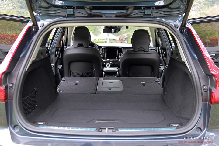 (chujy) Volvo V60 T8 Recharge Inscription 露營。海岸。美景之旅