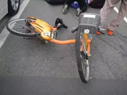 下課騎Ubike閃違停車 高中生逆向遭騎士迎面撞死