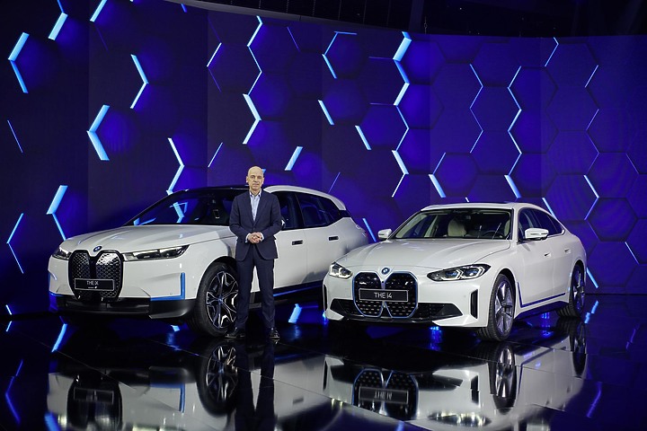 BMW iX / i4 登場