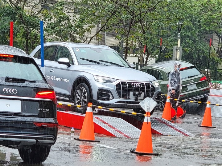 點我看大圖 Audi Q5小改款5色預賞 & 體驗活動分享(圖多)