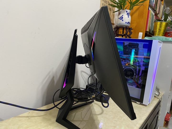AORUS FI27Q-X 鷹神加持240HZ 電競體驗新突破