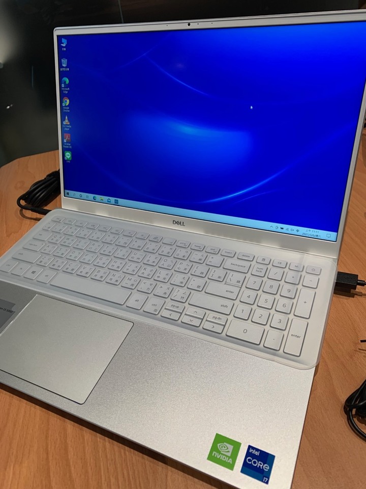 DELL Inspiron 15-5502-R1828STW 白金銀/不正經開箱