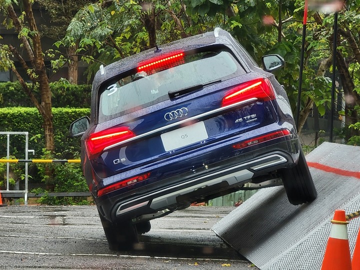 點我看大圖 Audi Q5小改款5色預賞 & 體驗活動分享(圖多)