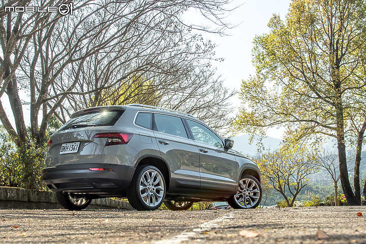 Skoda Karoq 台灣黑熊特仕版試駕|有 Bear 來、C/P值更高的中堅休旅!