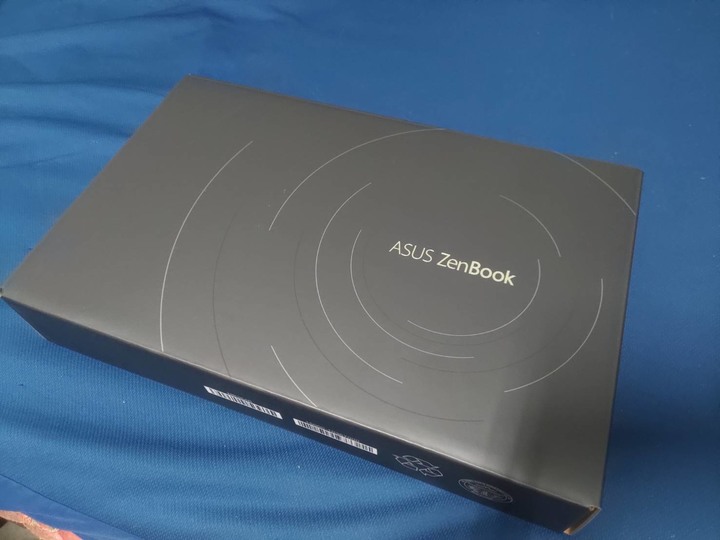 點我看大圖 ASUS ZenBook 13 UM325UA 隨手開箱