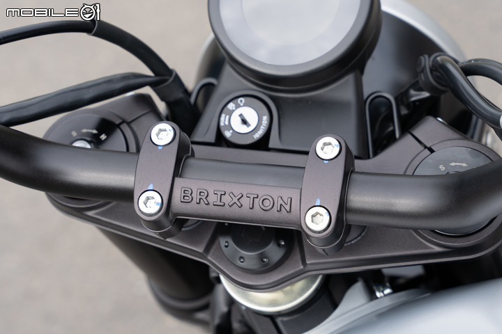 BRIXTON Crossfire 500X 試駕｜復古"X"現代的完美契合