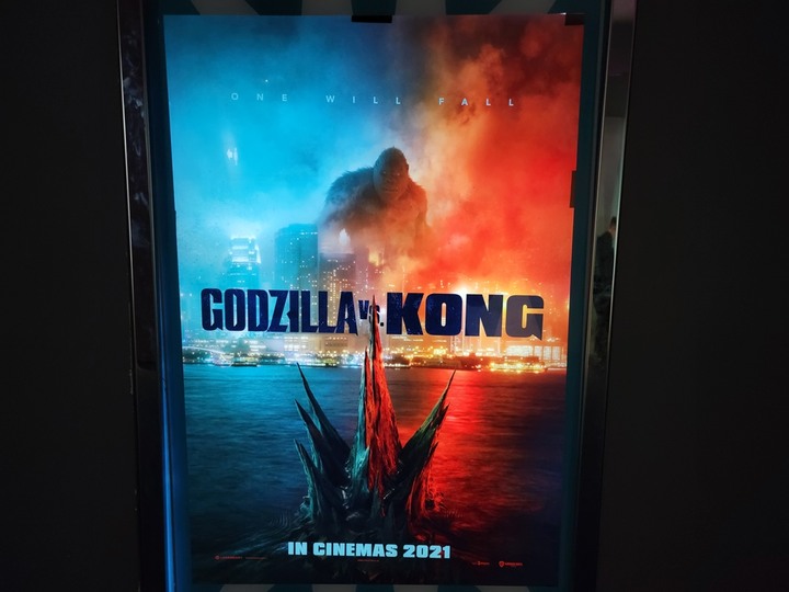 新竹巨城威秀IMAX「哥吉拉大戰金剛」心得 & 公仔/海報分享