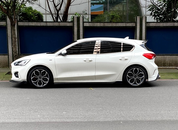 我的第一輛福特(Ford focus 5Dst-line lommel開箱)(後續心得 2021/03/15 更新)