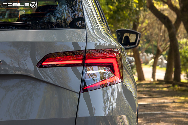 Skoda Karoq 台灣黑熊特仕版試駕|有 Bear 來、C/P值更高的中堅休旅!