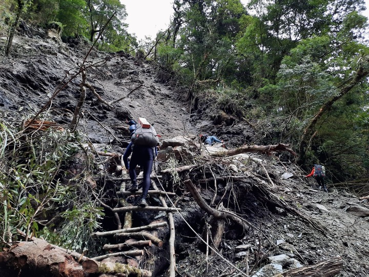 【寒流來了，我要活下去】｜能高越嶺古道(結冰環境硬要睡單層帳)