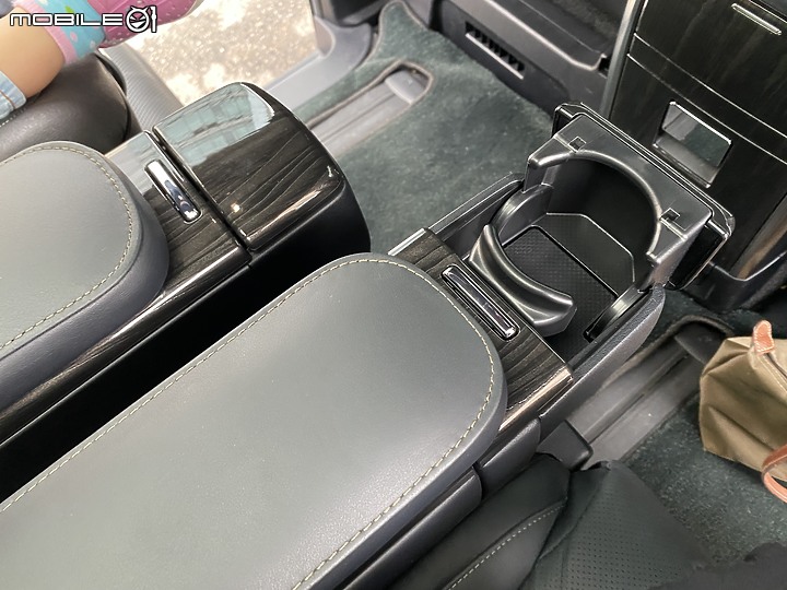 LM七人座試駕初體驗 - 不只是大老闆愛的車 小孩也愛