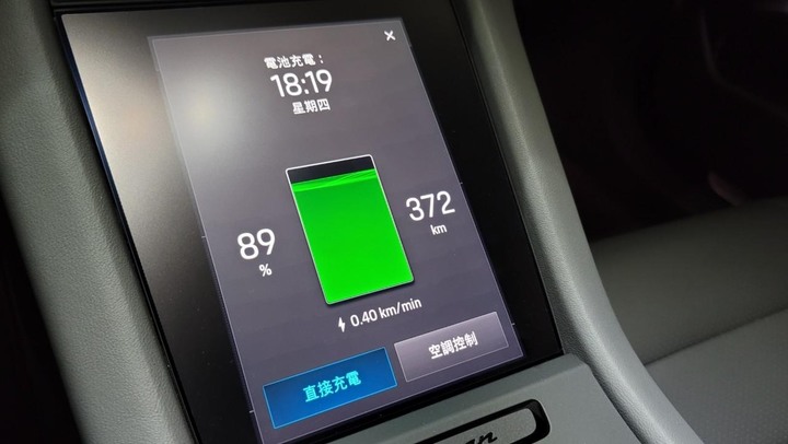 Taycan 4S 關於電力資訊比較多的試乘分享