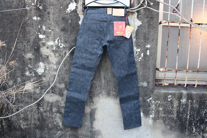 【開箱實穿分享】N&F 裸女 十二生肖 牛年新年牛仔褲 Chinese New Year Metal Ox.Naked & Famous