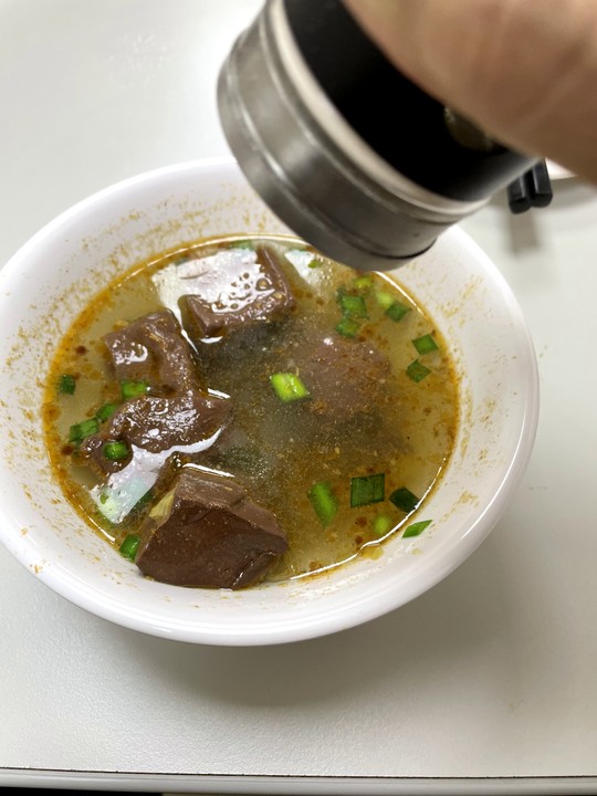 推薦:南京東路五段123巷古早味---豬血湯+炒麵