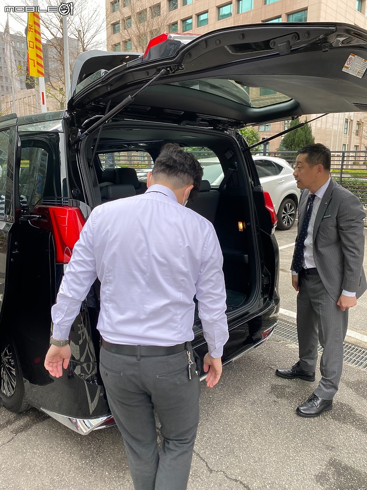 LM七人座試駕初體驗 - 不只是大老闆愛的車 小孩也愛