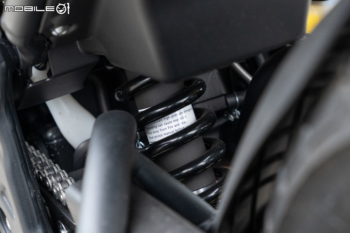 BRIXTON Crossfire 500X 試駕｜復古"X"現代的完美契合