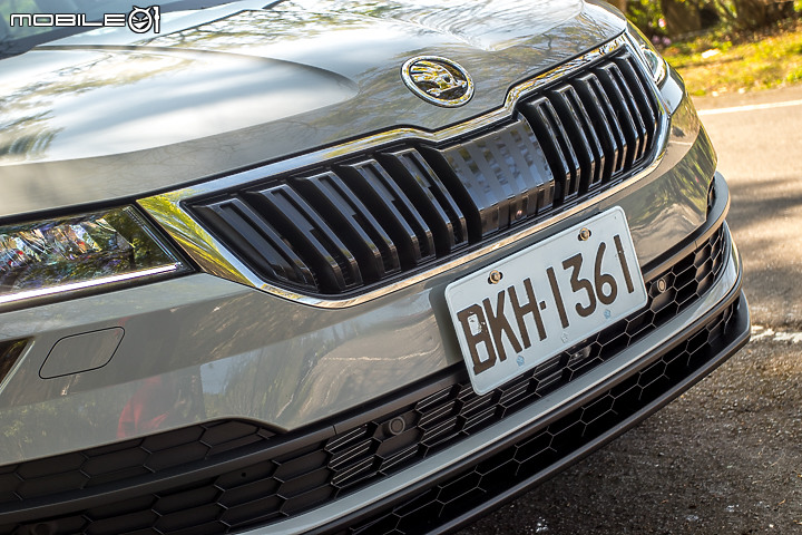 Skoda Karoq 台灣黑熊特仕版試駕|有 Bear 來、C/P值更高的中堅休旅!