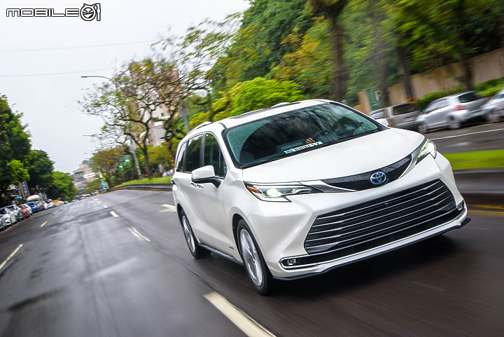 Toyota大改款Sienna鉑金版試駕|動感、舒適、智慧集於一身的超強MPV!