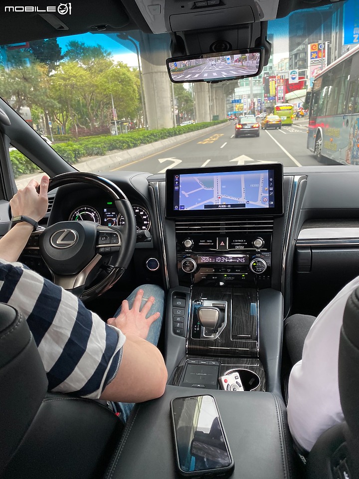 LM七人座試駕初體驗 - 不只是大老闆愛的車 小孩也愛