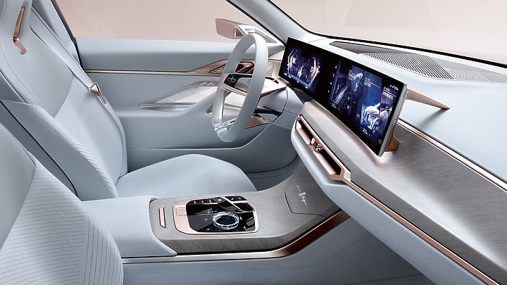 BMW iX / i4 登場