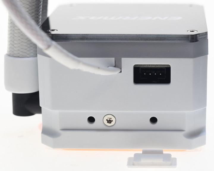 純白版ENERMAX LIQMAXIII 360一體式水冷動手玩