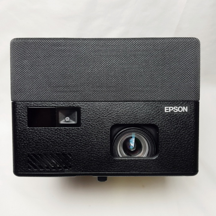 好投 好看 又好玩!超不受限的迷你雷射投影機 - Epson EF-12。