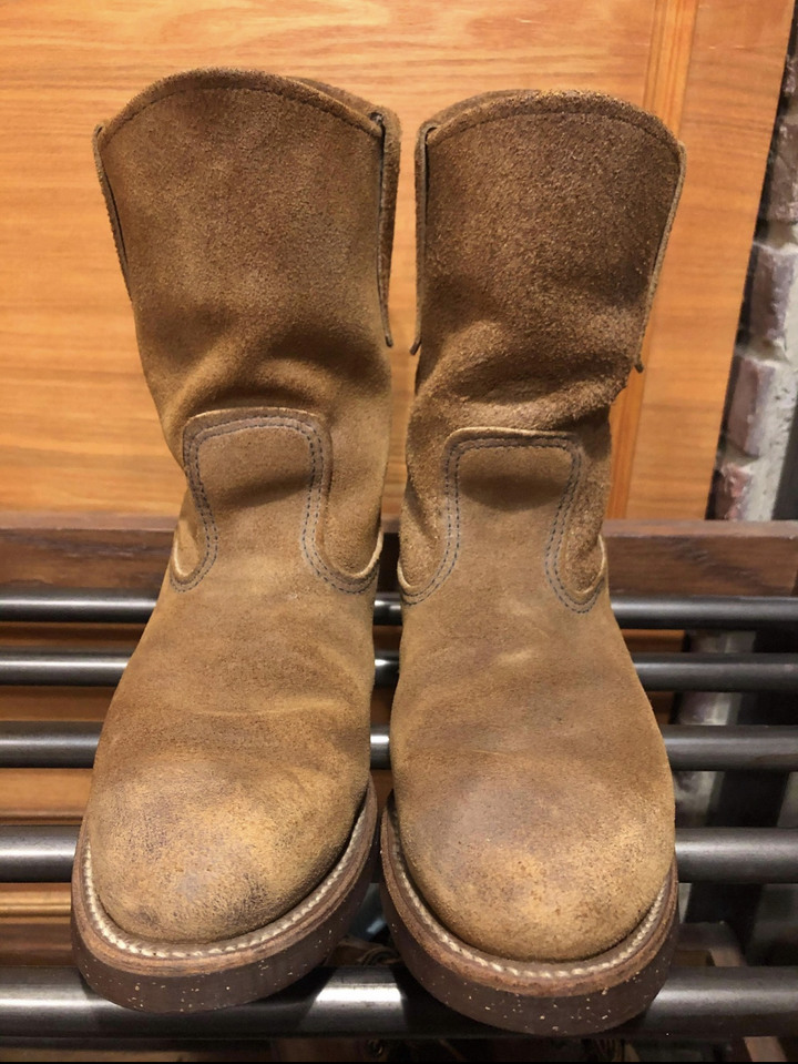 買了雙Red Wing 麂皮鞋蠻喜歡的