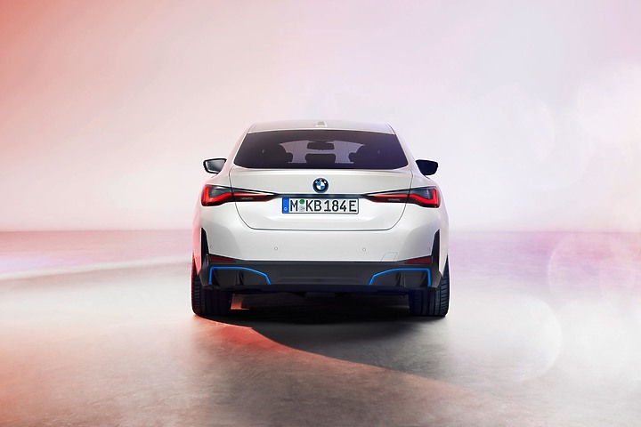 BMW iX / i4 登場
