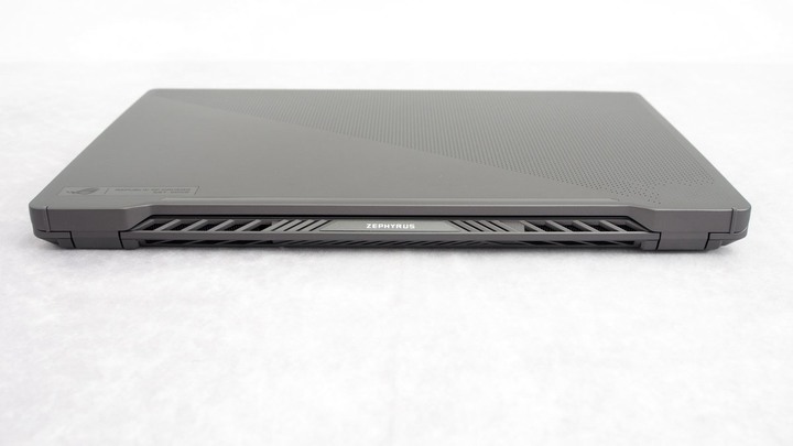 八核輕鬆帶著走 ASUS ROG Zephyrus G14 日蝕灰開箱