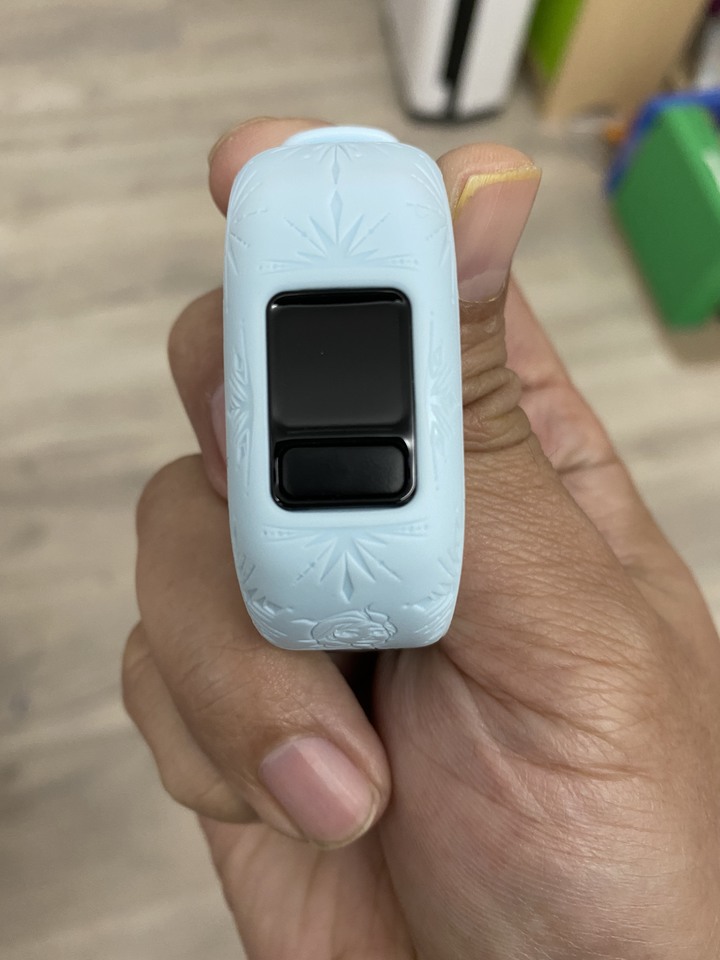 <給女兒的運動手環> Garmin vivofit jr. 2 Disney Frozen 2 Ana Elsa Kids Fitness Watch