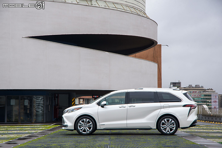 Toyota大改款Sienna鉑金版試駕|動感、舒適、智慧集於一身的超強MPV!