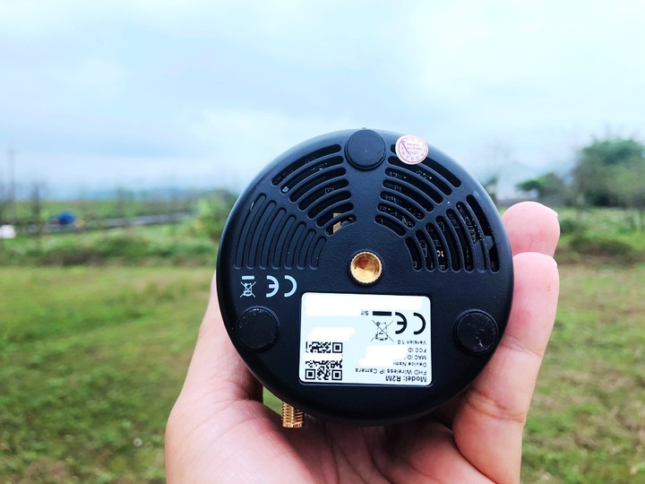【開箱】居家安全守護神 / 【FOSCAM】R2M 1080P 可旋轉式網路攝影機