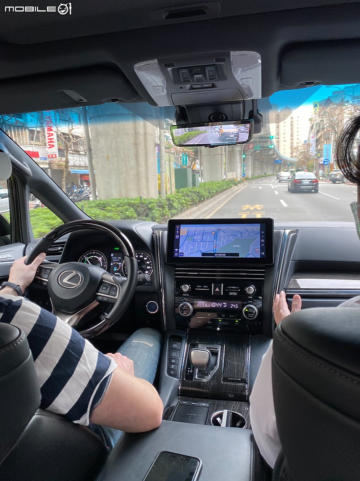 LM七人座試駕初體驗 - 不只是大老闆愛的車 小孩也愛