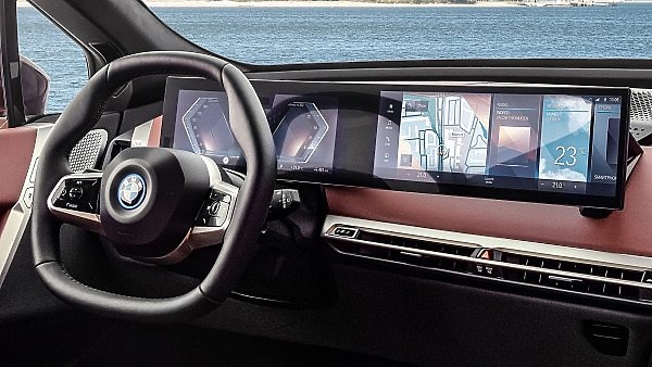 BMW iDrive 8 登場