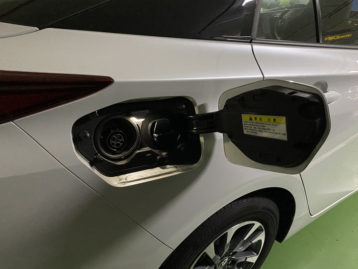 Prius PHV一個月心得，這裡有車友嗎？
