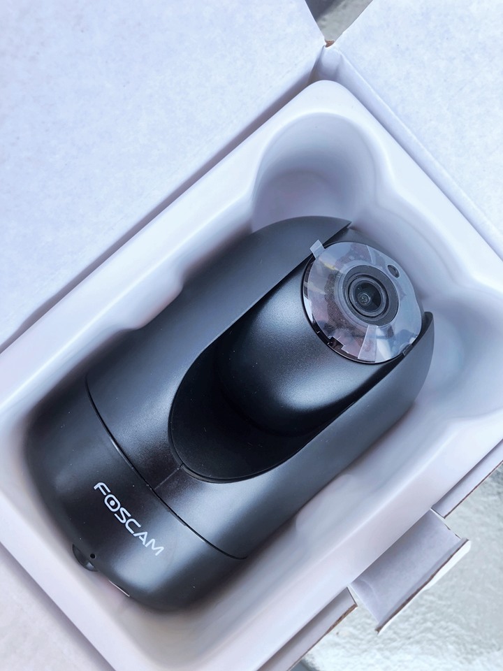 【開箱】居家安全守護神 / 【FOSCAM】R2M 1080P 可旋轉式網路攝影機