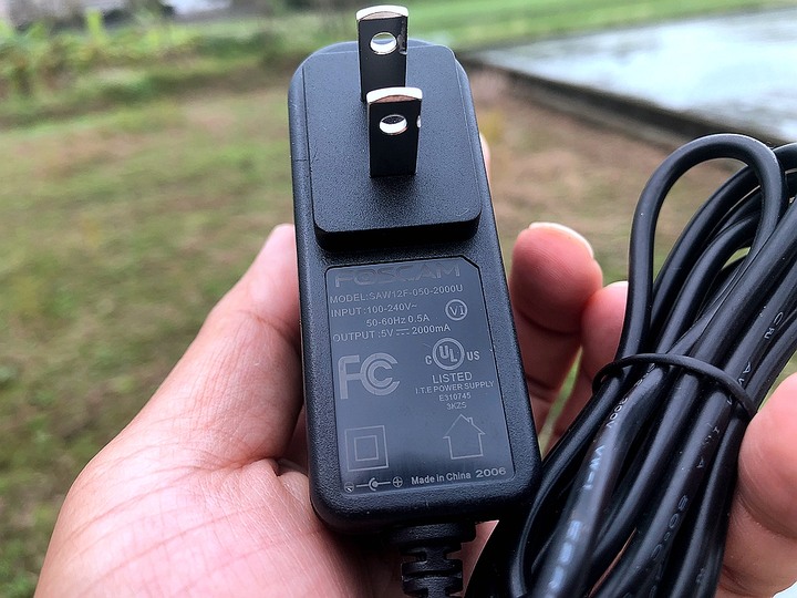 【開箱】居家安全守護神 / 【FOSCAM】R2M 1080P 可旋轉式網路攝影機