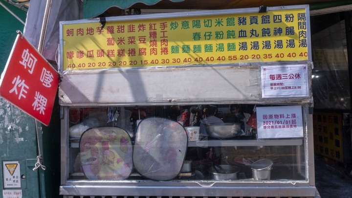 台中水湳市場美食挖寶趣，台中炒麵果然要配東泉辣醬！