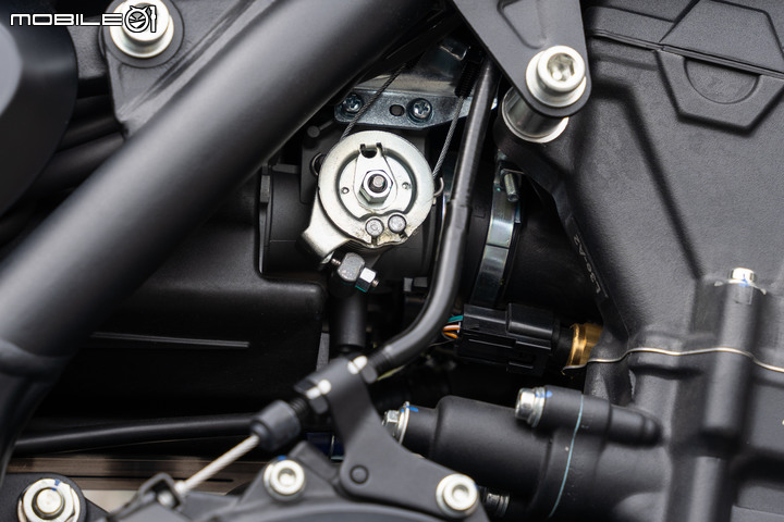 BRIXTON Crossfire 500X 試駕｜復古"X"現代的完美契合