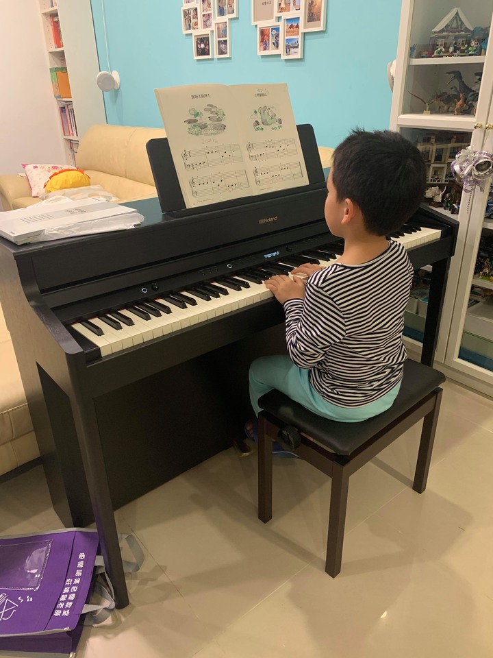 點我看大圖 小孩初學鋼琴買 Roland?Yamaha?kawai?