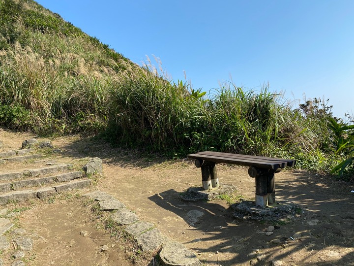 新北瑞芳｜基隆山．黃金山城半小時可登頂，欣賞岬彎海景