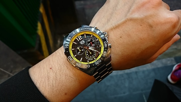 分享：TAG Heuer Formula 1 碳纖維黃圈計時賽車錶