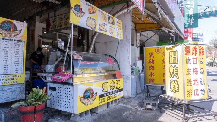 台中水湳市場美食挖寶趣，台中炒麵果然要配東泉辣醬！