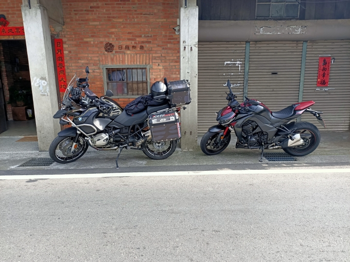 圓夢第一輛重機 KAWASKI Z1000